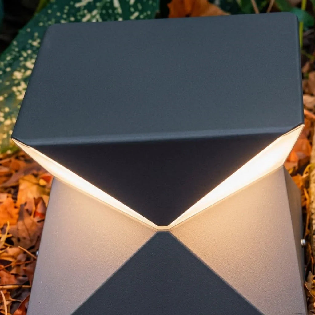 Modern Geometric Outdoor Floor Lamp – Black Meta&Glass for Garden/Patio - Flindria