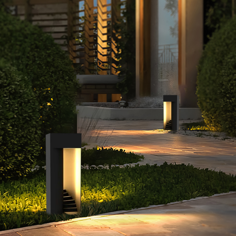 Modern Outdoor Floor Lamp - Black Metal Rectangular Design for Garden & Patio - Flindria