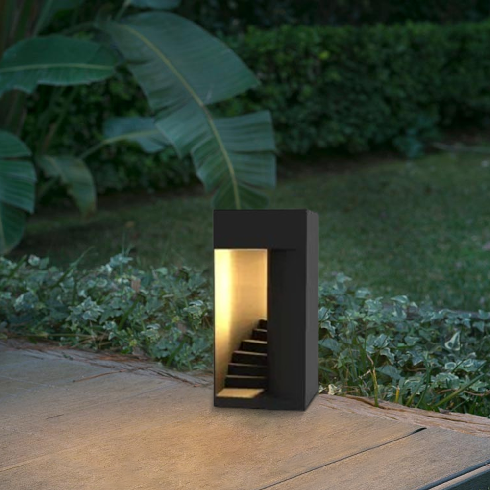 Modern Outdoor Floor Lamp - Black Metal Rectangular Design for Garden & Patio - Flindria