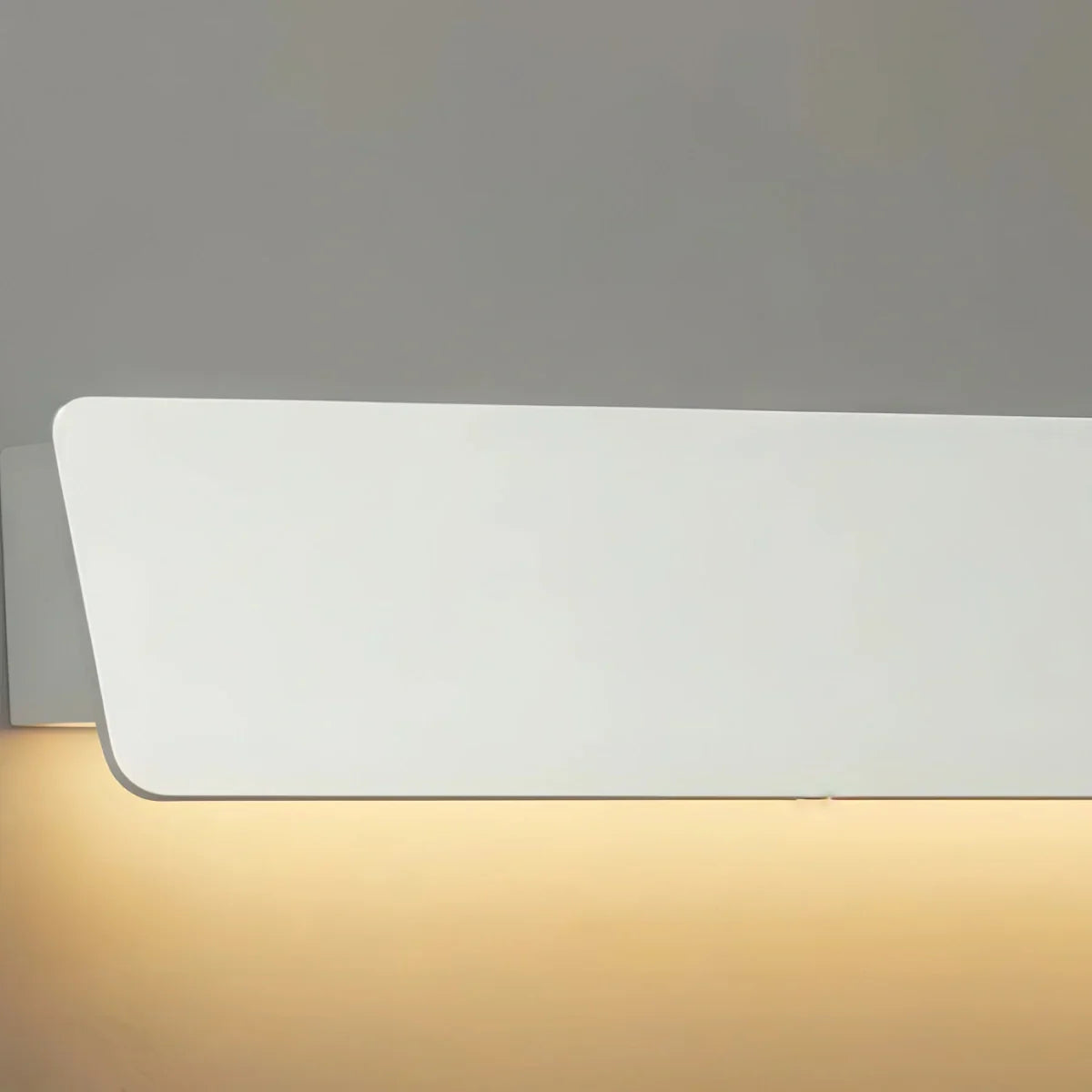 Modern Outdoor Wall Lamp - White/Black Metal Rectangular Design for Garden - Flindria