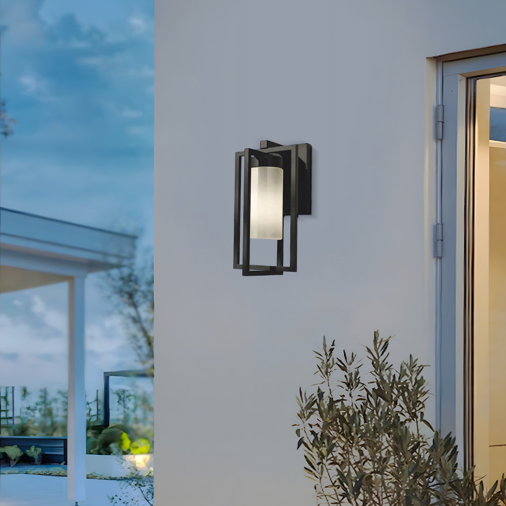 Modern Rectangular Outdoor Wall Sconce - Black Metal for Courtyard - Flindria