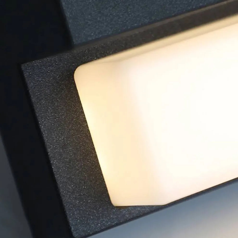 Modern Solar Linear Outdoor Wall Lamp – Metal & Acrylic Light for Exterior Walls - Flindria