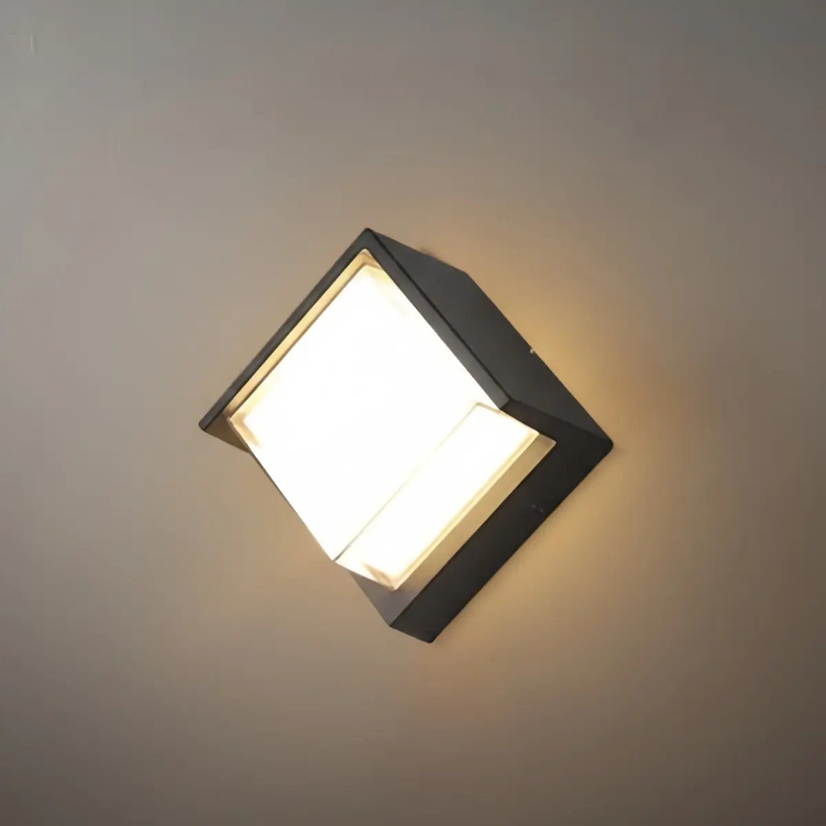 Modern Square Outdoor Wall Lamp - Black Metal/Acrylic for Garden - Flindria