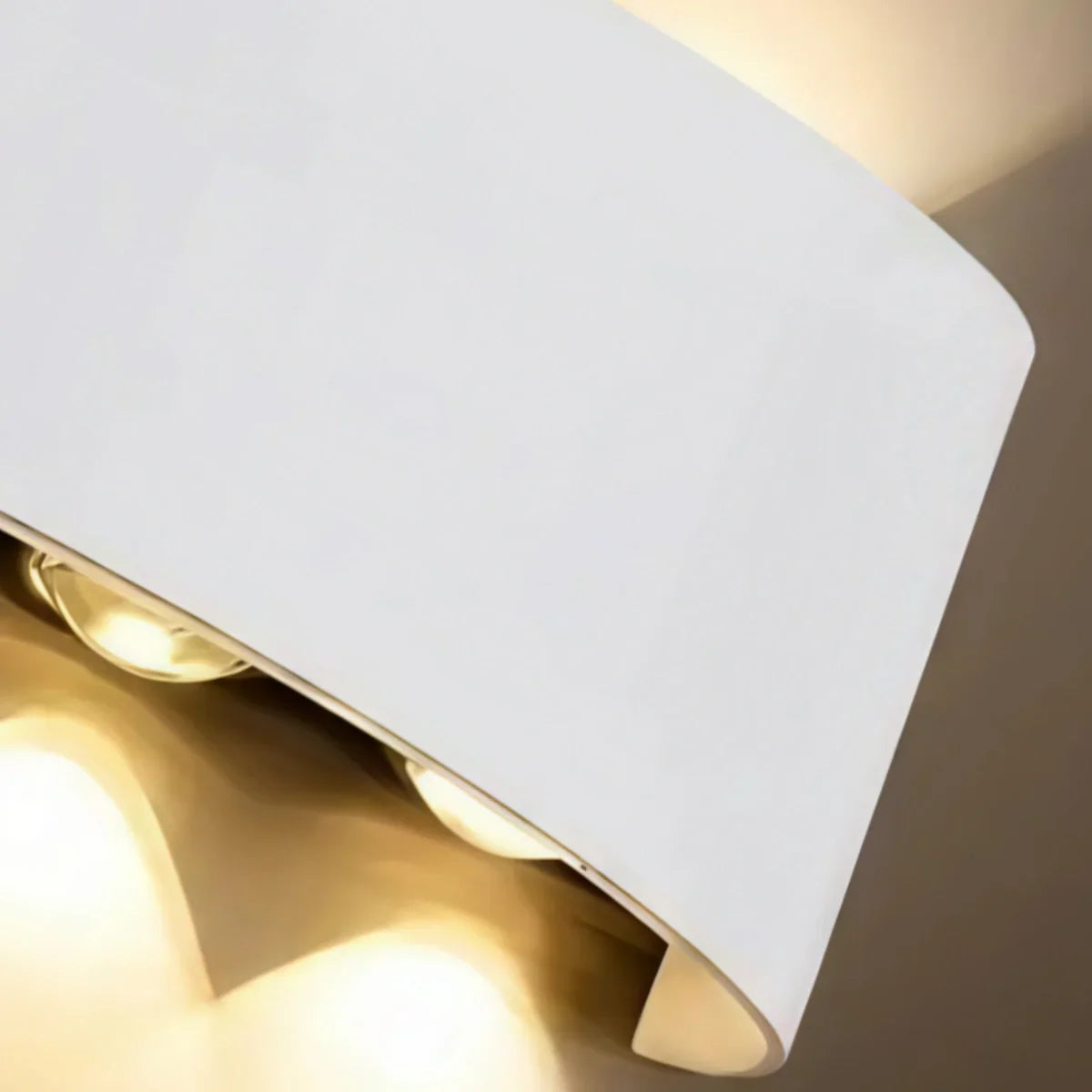 Modern Outdoor Wall Lamp - Black/White Metal Design for Corridor & Garden - Flindria