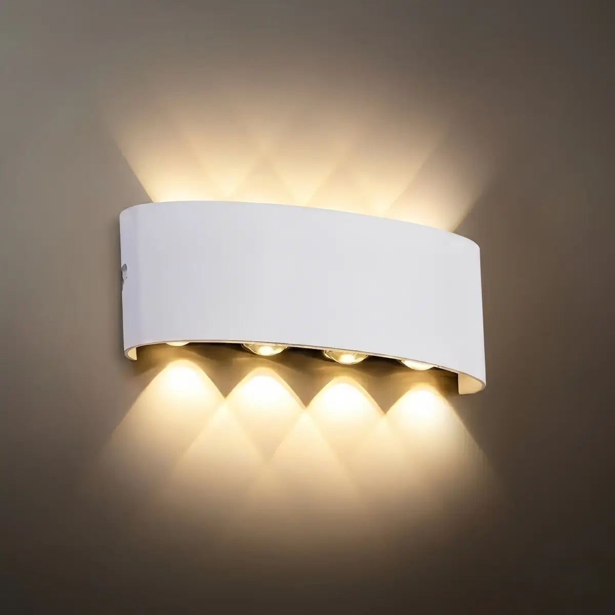Modern Outdoor Wall Lamp - Black/White Metal Design for Corridor & Garden - Flindria