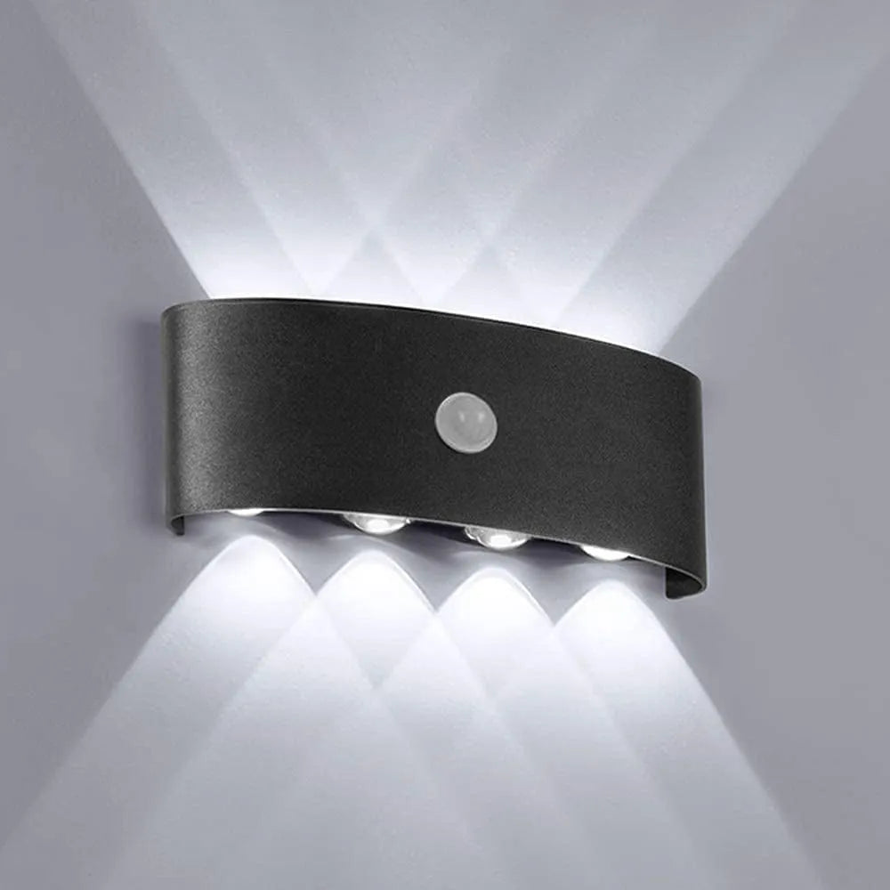 Modern Outdoor Wall Lamp - Black/White Metal Design for Corridor & Garden - Flindria