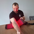 Supporto per articolazione del gomito con luce rossa e infrarossa