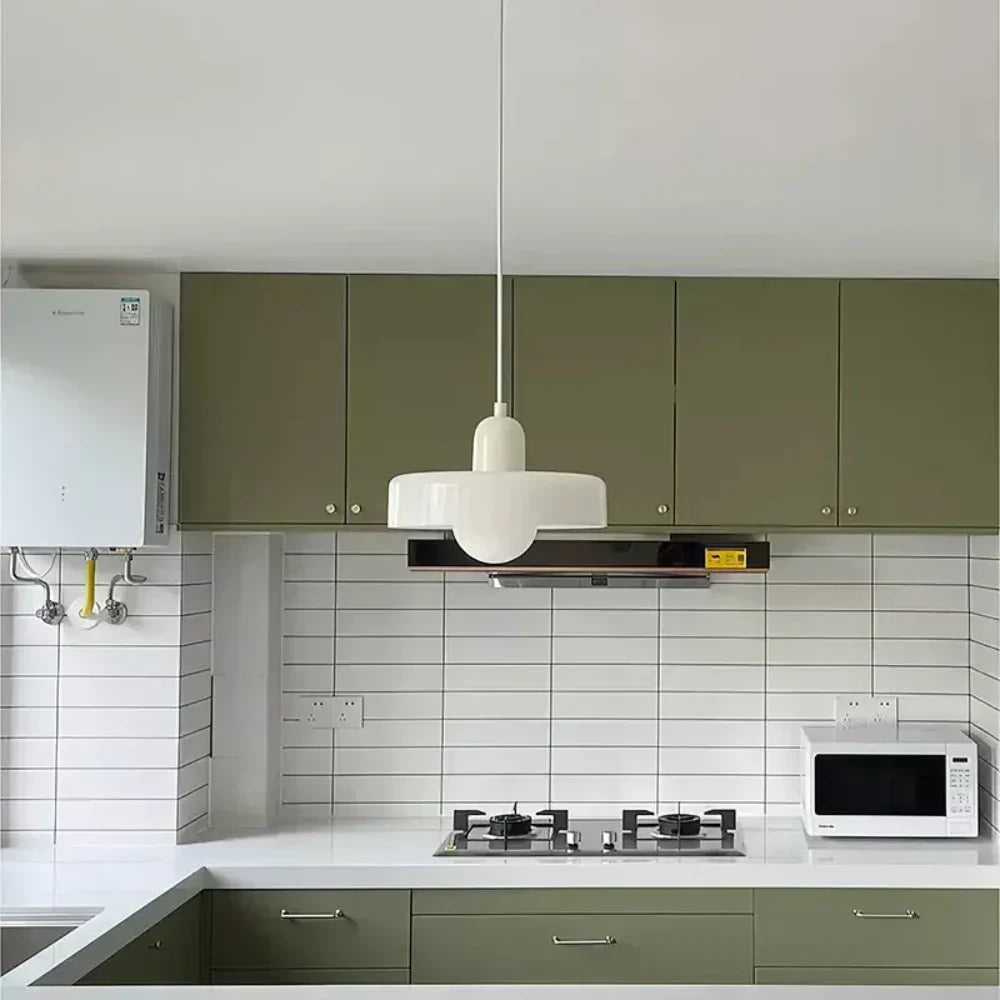 Höhenverstellbare Hängeleuchte aus Glas — Vom Bauhaus inspiriertes Design
