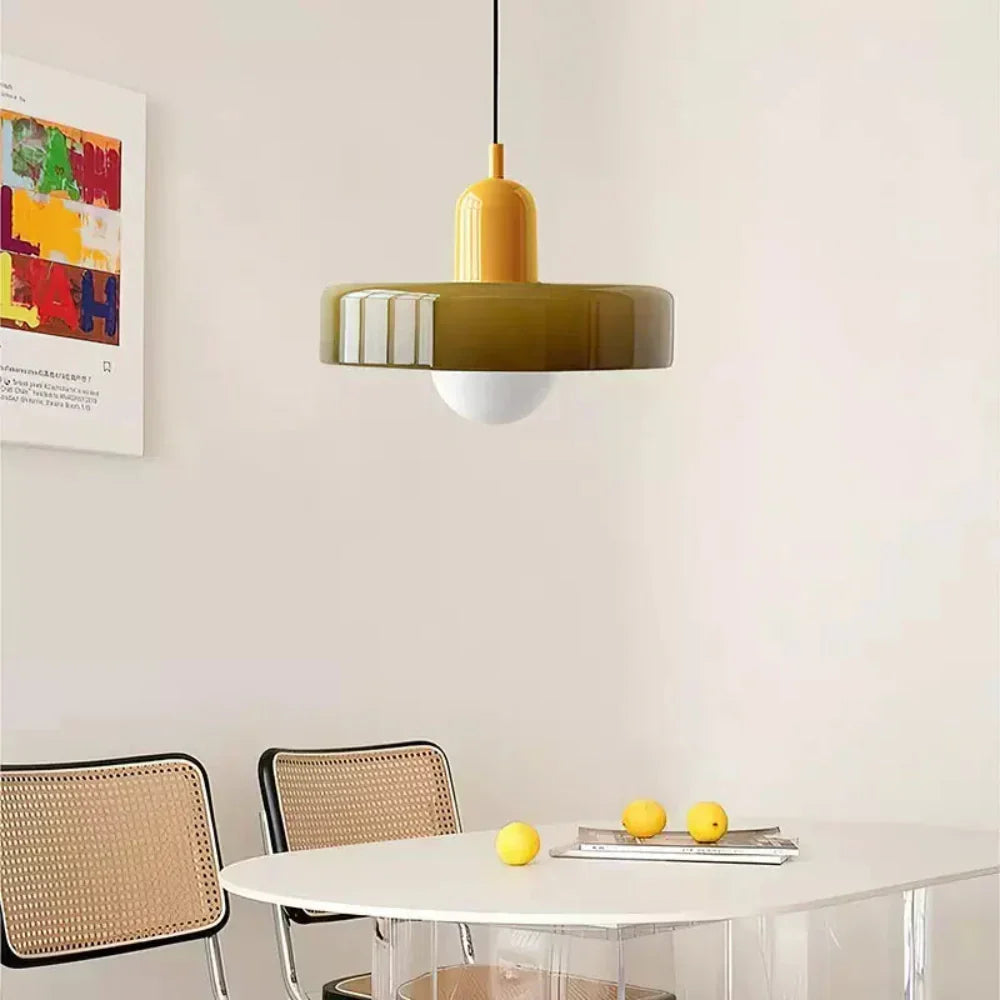 Höhenverstellbare Hängeleuchte aus Glas — Vom Bauhaus inspiriertes Design