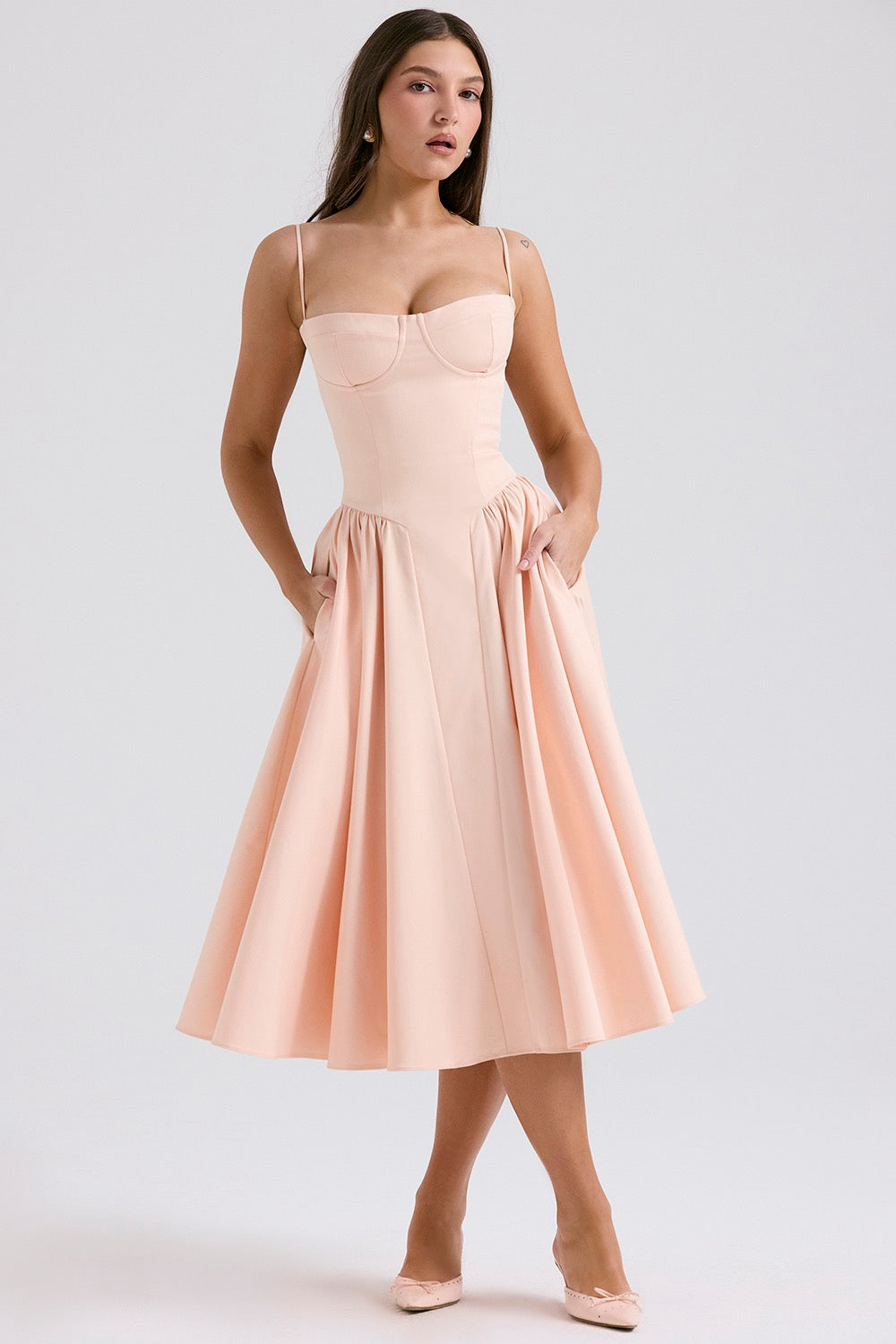 Ashleya korset-sommerkjole — alsidig elegant stil