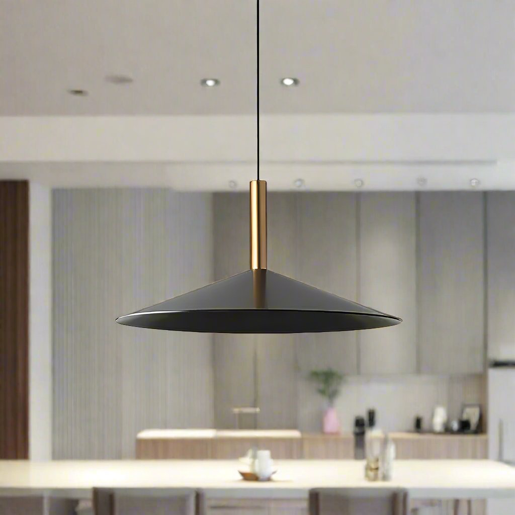 מנורת תלייה Altura — אהיל בצורת חרוט, תאורה מסוגננת