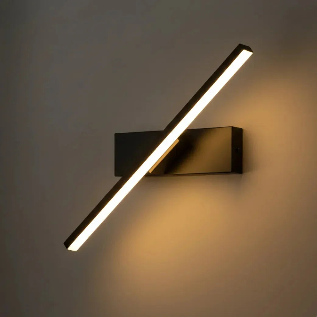 Modern Linear Wall Lamp – Black/White Metal Fixture for Bedroom - Flindria