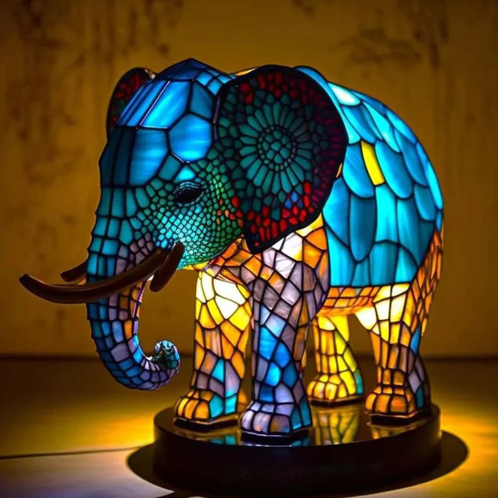 Lampa s motivem vitráže Vitrafauna — živé vícebarevné osvětlení