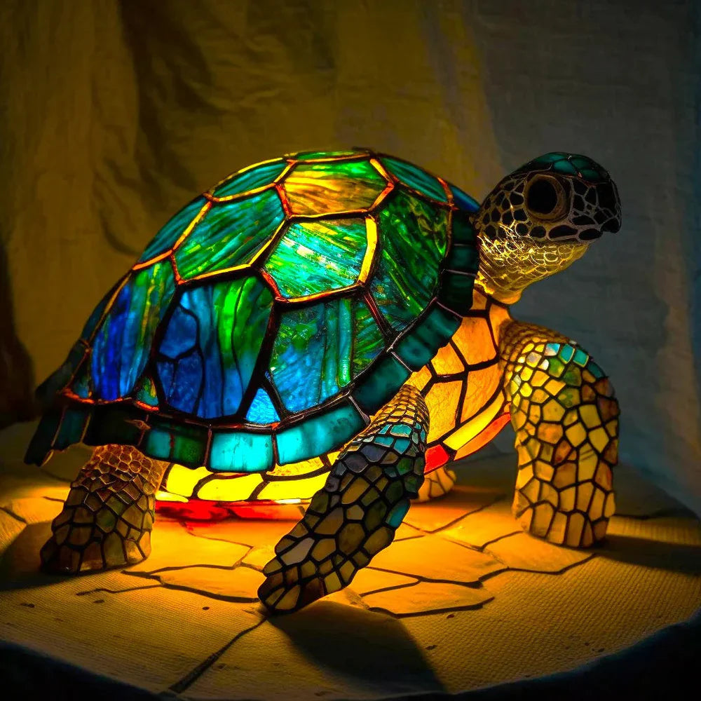 Lampa s motivem vitráže Vitrafauna — živé vícebarevné osvětlení