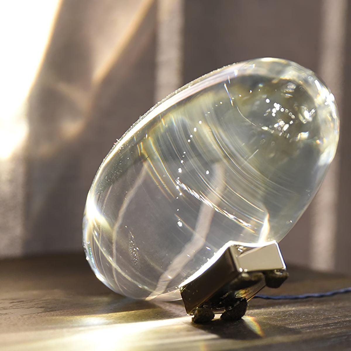 Lume Glasglobus Tischlampe mit Metallbasis für warmes Ambiente