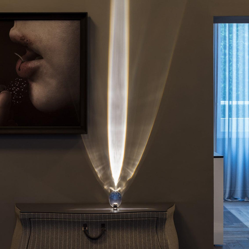 Lume Glasglobus Tischlampe mit Metallbasis für warmes Ambiente