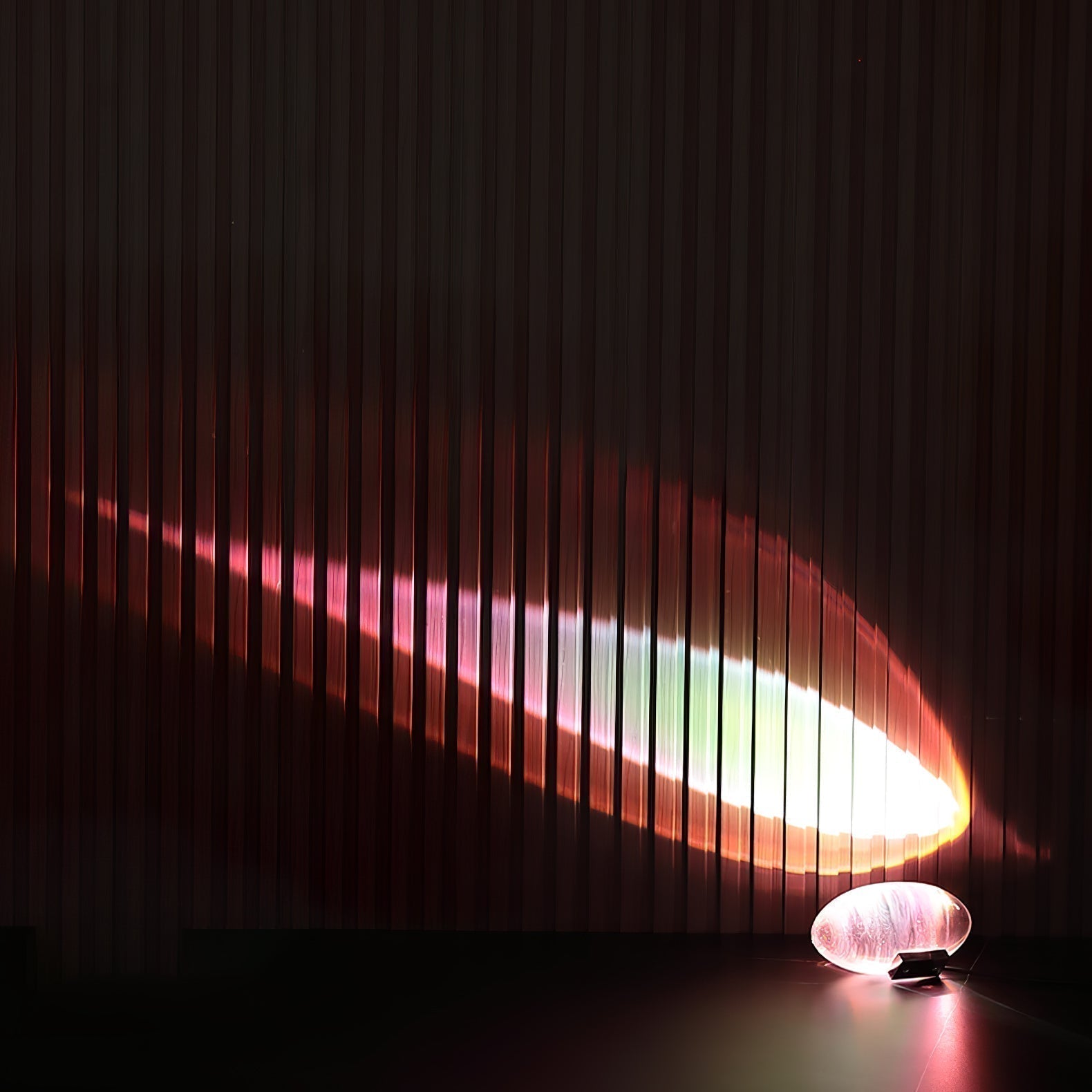 Lume Glasglobus Tischlampe mit Metallbasis für warmes Ambiente