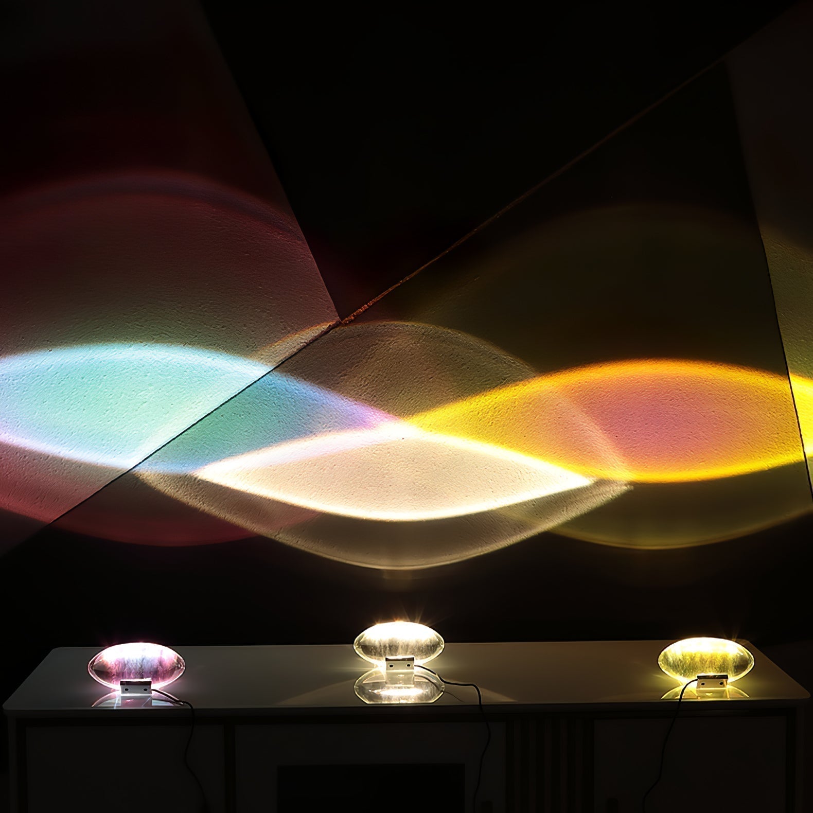 Lume Glasglobus Tischlampe mit Metallbasis für warmes Ambiente