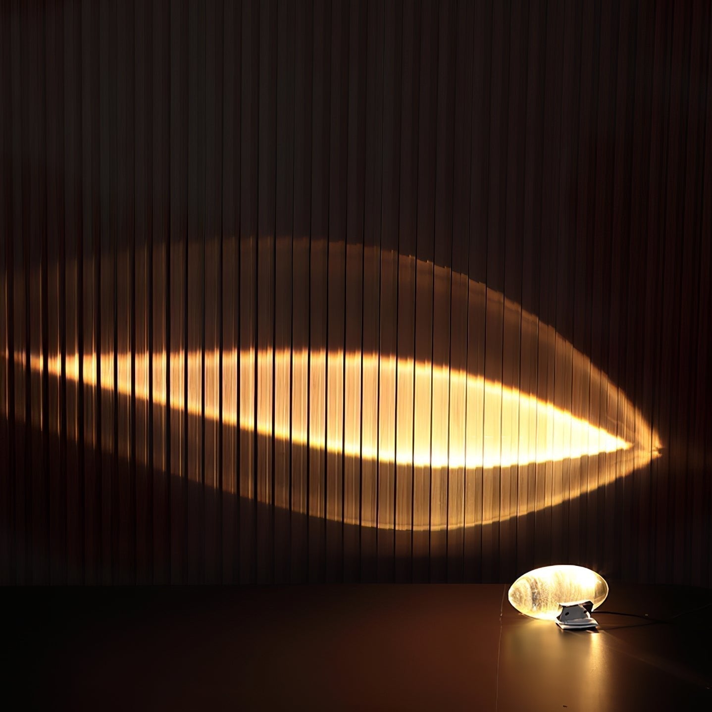 Lume Glasglobus Tischlampe mit Metallbasis für warmes Ambiente