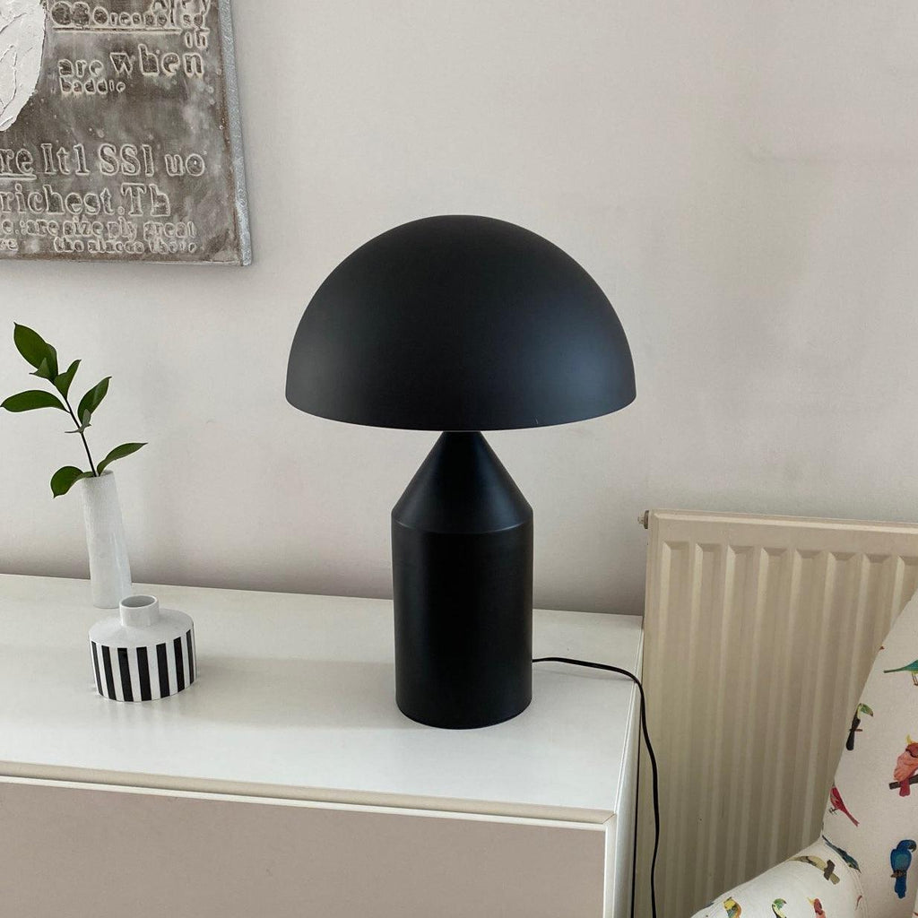Atollo geometrisk bordslampa i metall - ikonisk italiensk design
