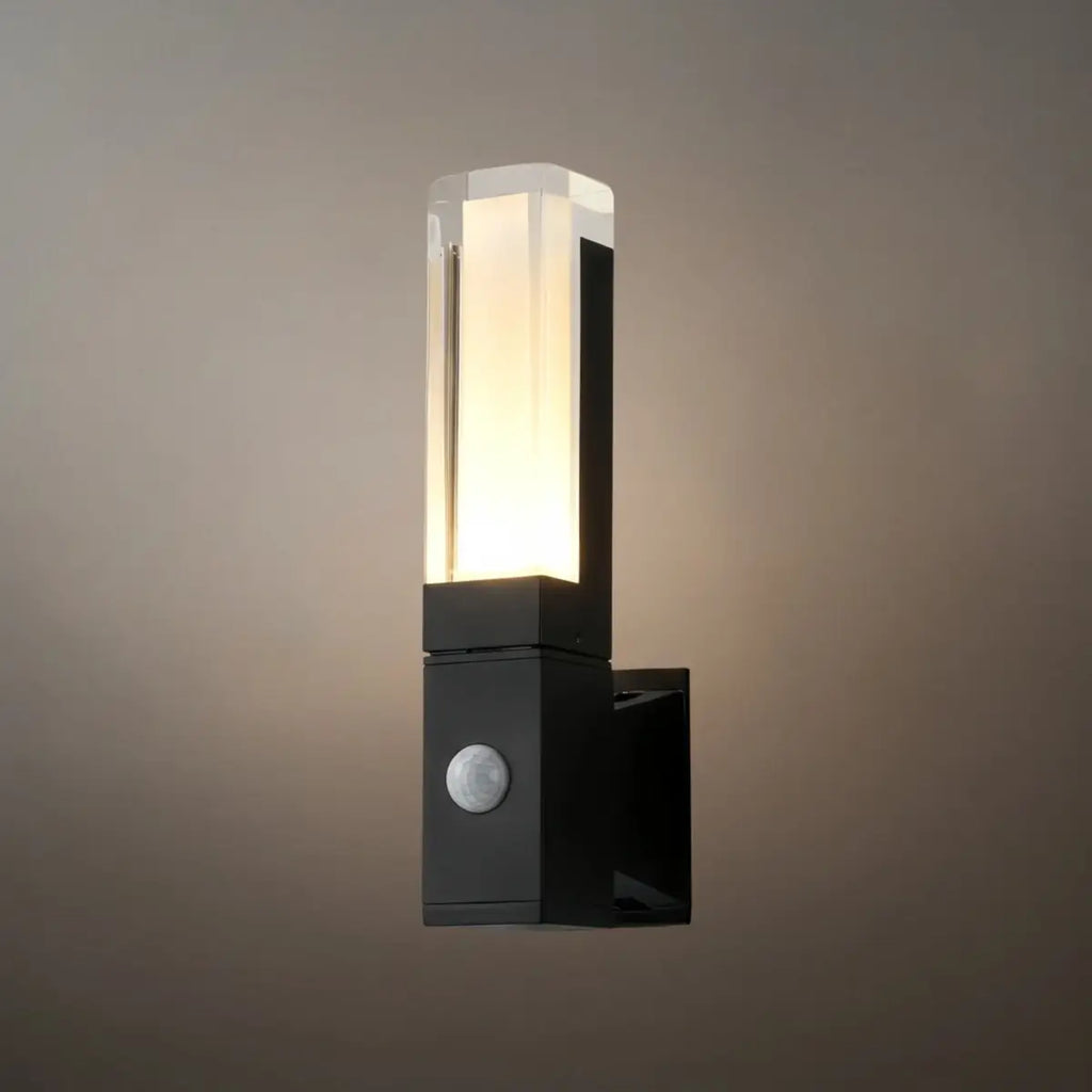 Modern Rectangle Wall Sconce - Black Metal for Garden/Outdoor Spaces - Flindria