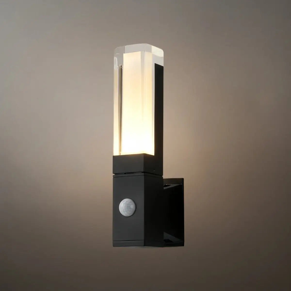 Modern Rectangle Wall Sconce - Black Metal for Garden/Outdoor Spaces - Flindria