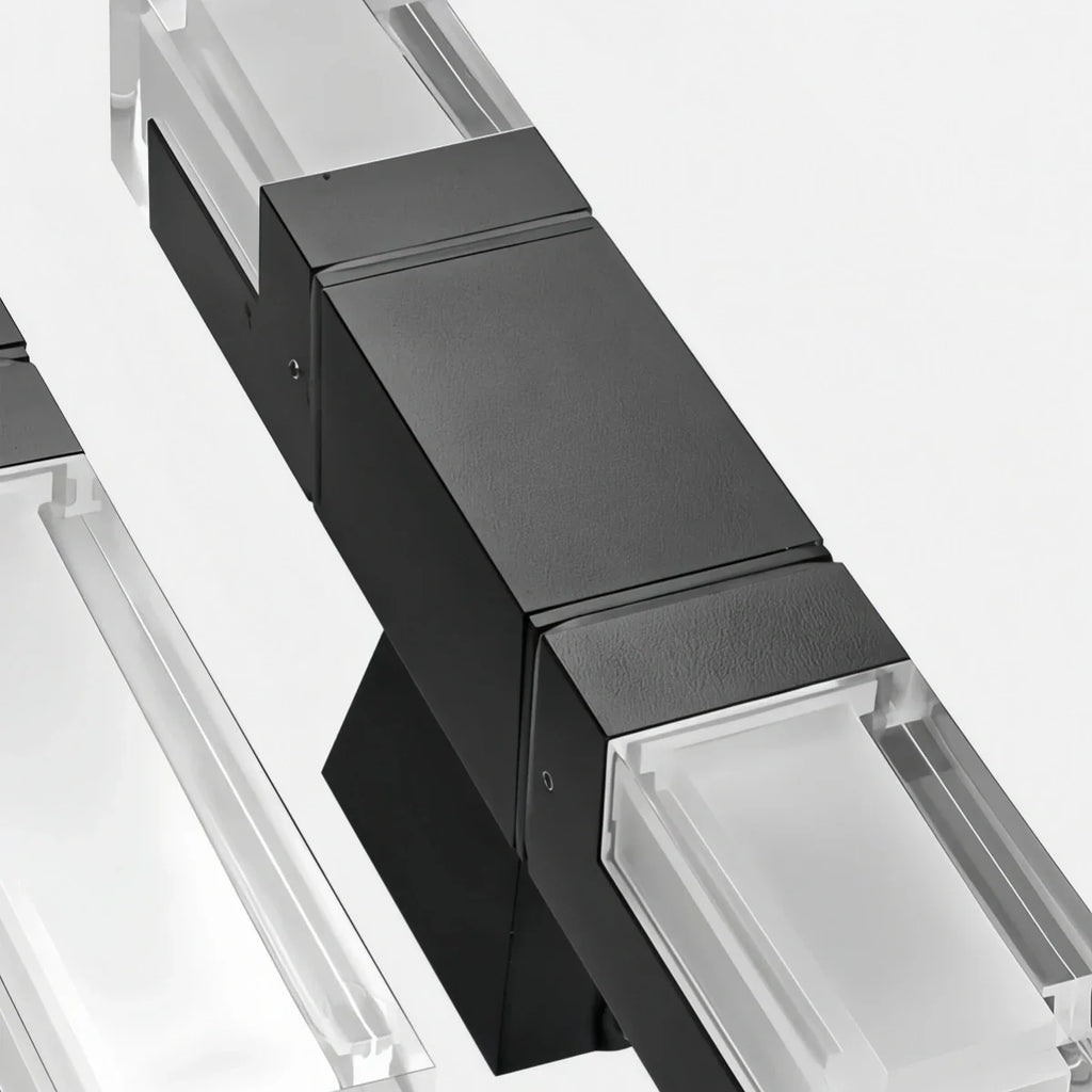 Modern Rectangle Wall Sconce - Black Metal for Garden/Outdoor Spaces - Flindria