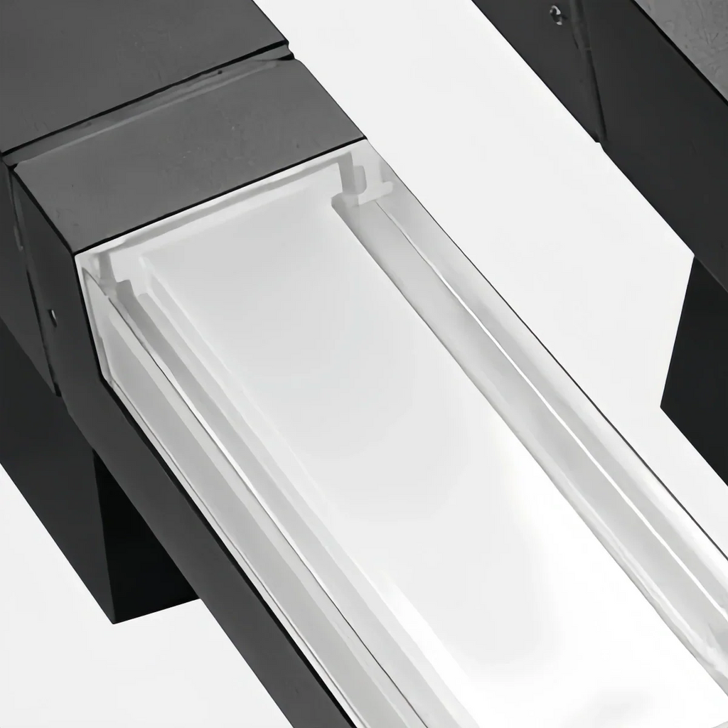 Modern Rectangle Wall Sconce - Black Metal for Garden/Outdoor Spaces - Flindria