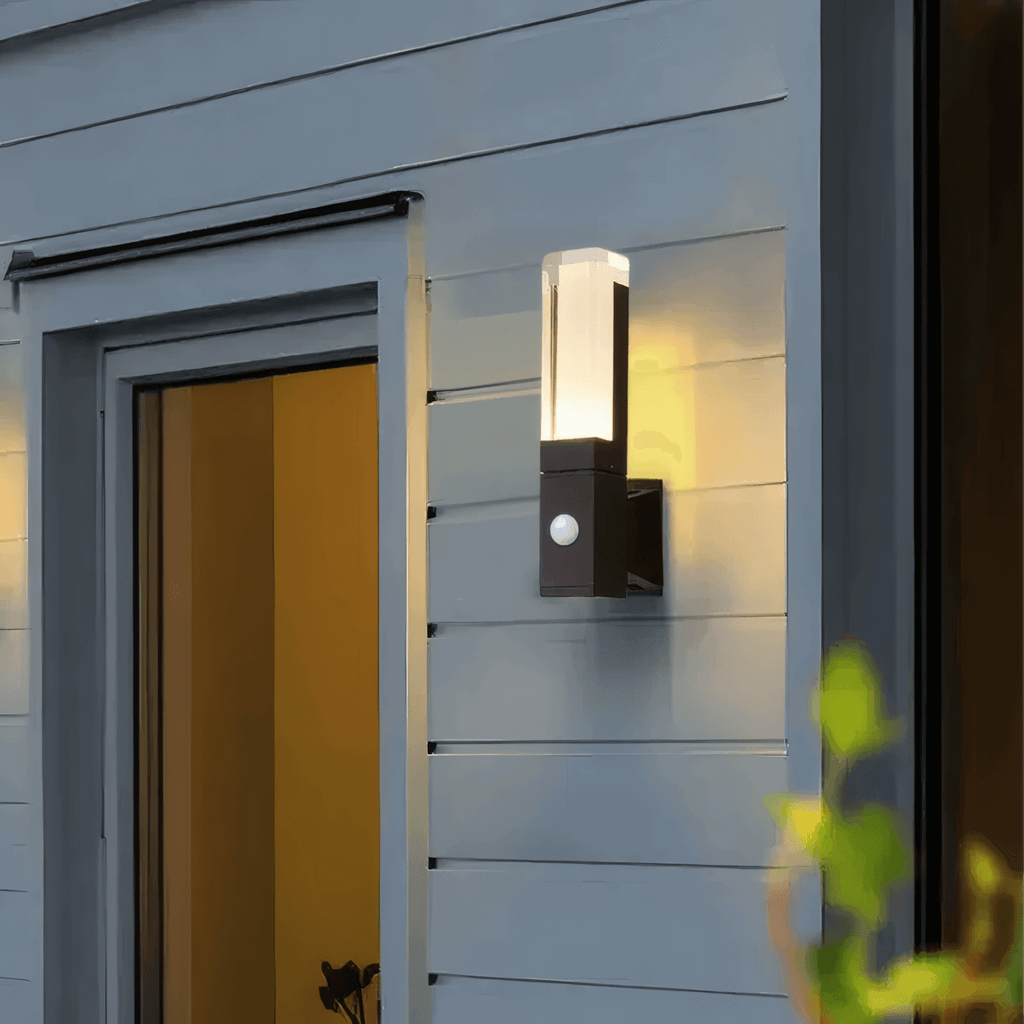 Modern Rectangle Wall Sconce - Black Metal for Garden/Outdoor Spaces - Flindria