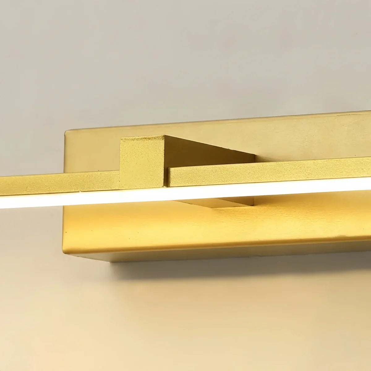 Modern Linear Wall Lamp - Gold Metal & Acrylic for Living Room - Flindria