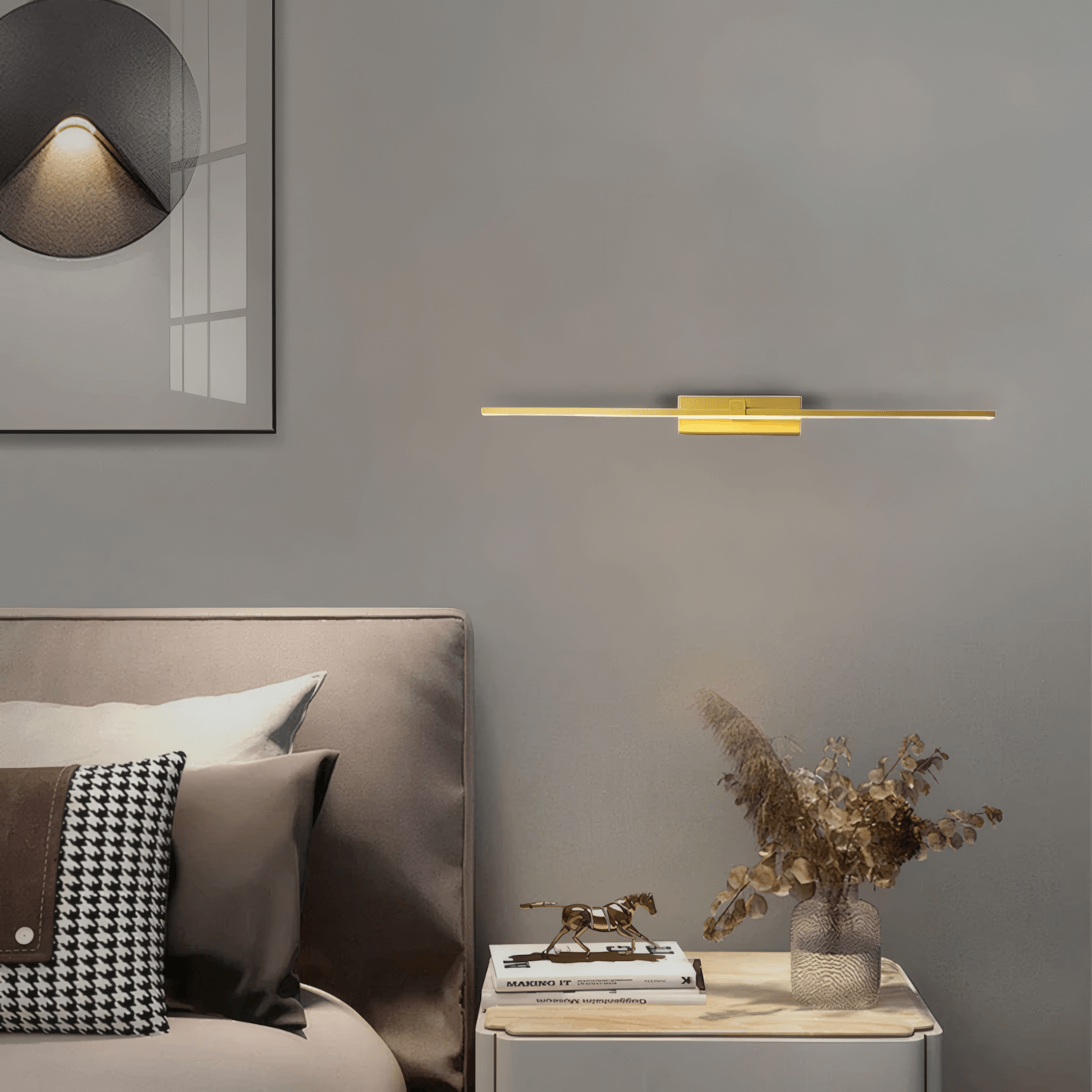 Modern Linear Wall Lamp - Gold Metal & Acrylic for Living Room - Flindria