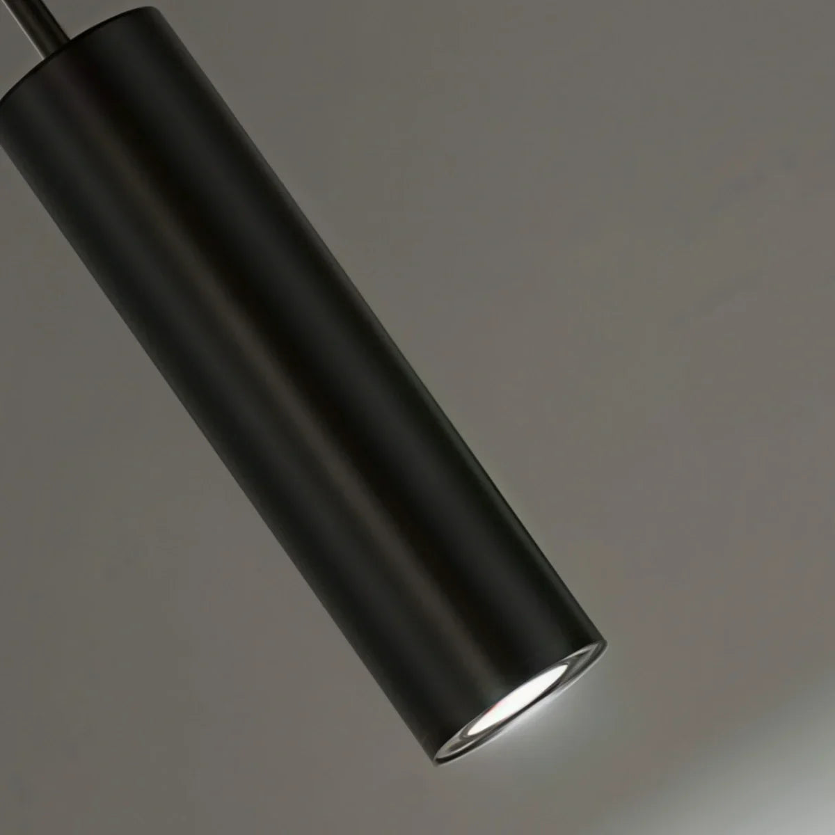 Modern LED Pendant Light - Black Metal for Living Room - Flindria