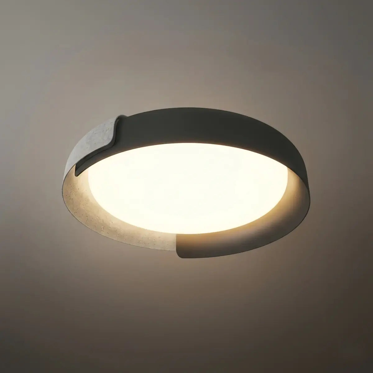 Modern Round Flush Mount Ceiling Light – Metal & Acrylic LED Fixture for Bedroom - Flindria