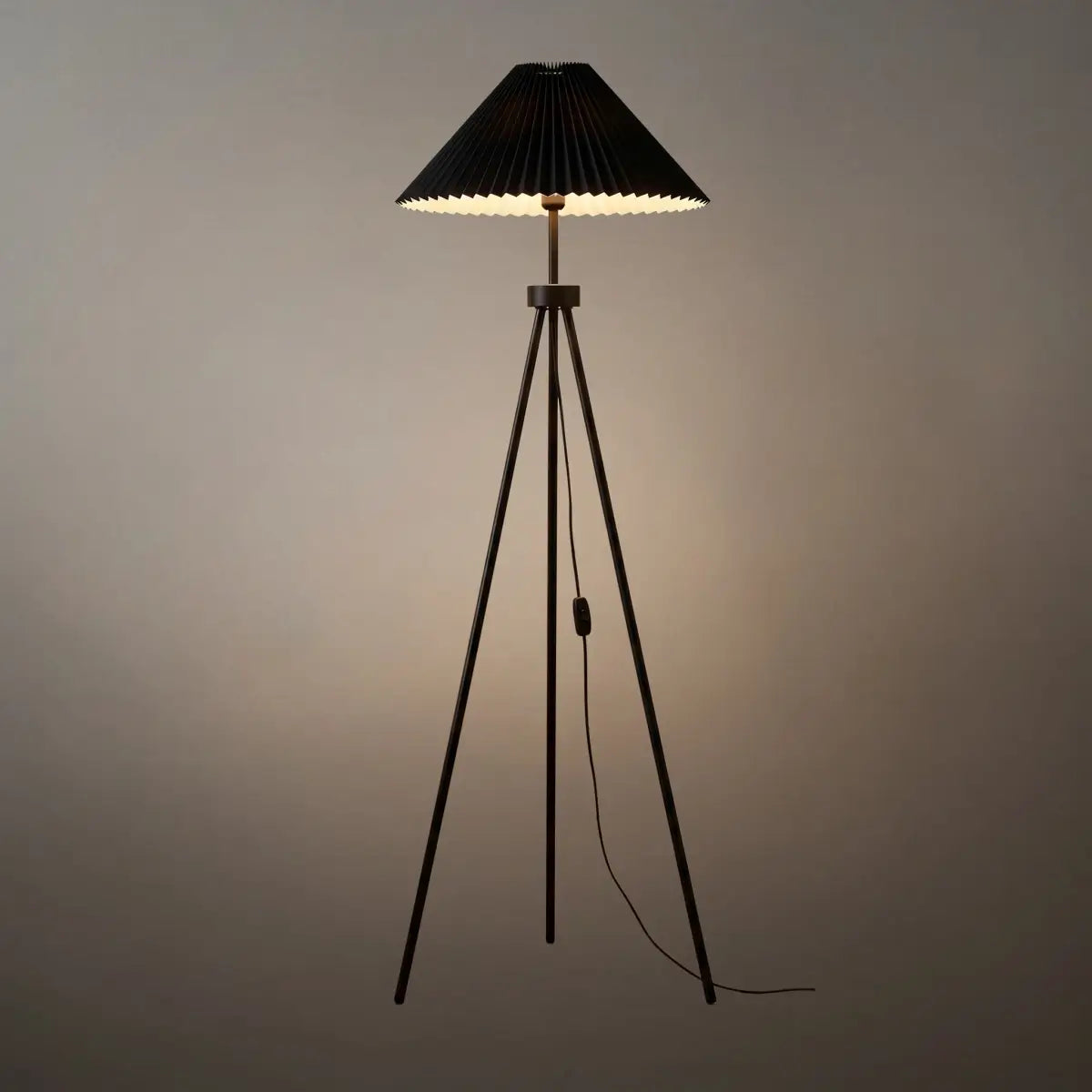 Lampadaire moderne - Métal noir trépied avec tissu plissé pour chambre - Flindria