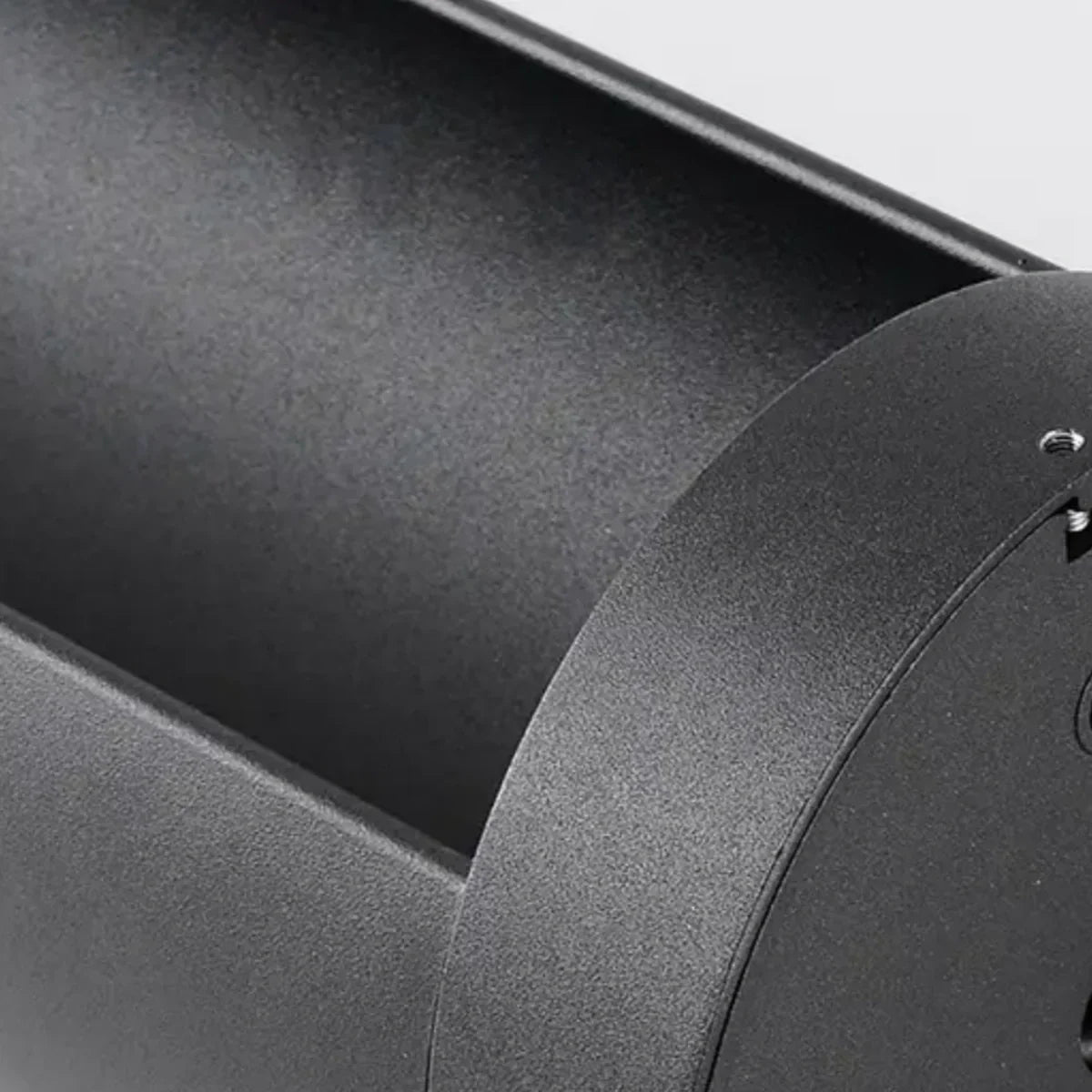 Lámpara solar minimalista para exteriores - Diseño cilíndrico de metal negro para jardín/camino - Flindria