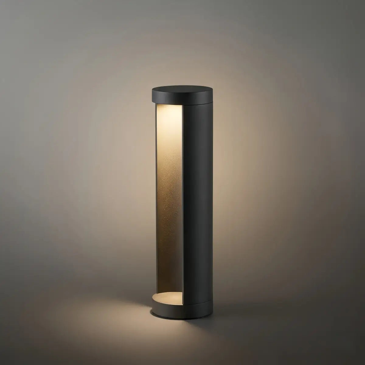 Lámpara solar minimalista para exteriores - Diseño cilíndrico de metal negro para jardín/camino - Flindria