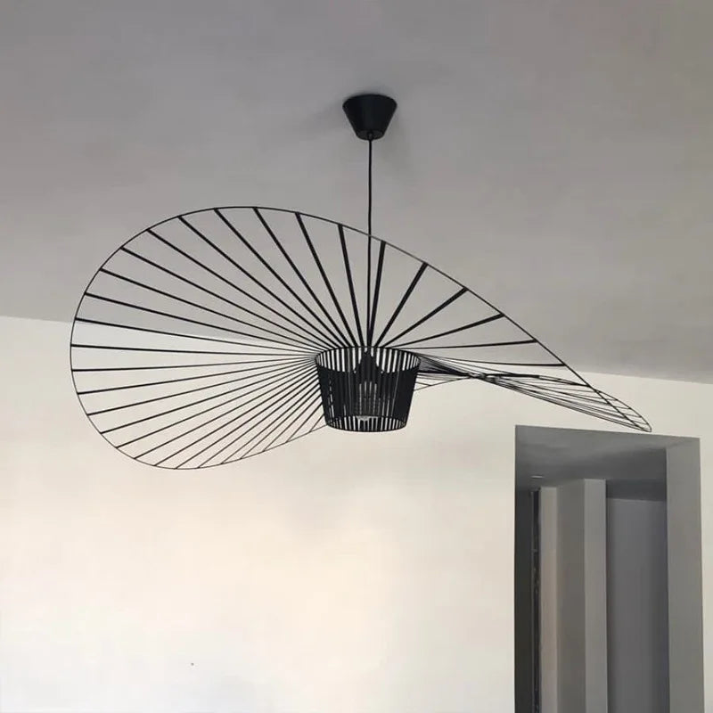 Μαύρο φωτιστικό οροφής ShadowSleek σε σχήμα καπέλου — Διαχρονικός μοντέρνος σχεδιασμός