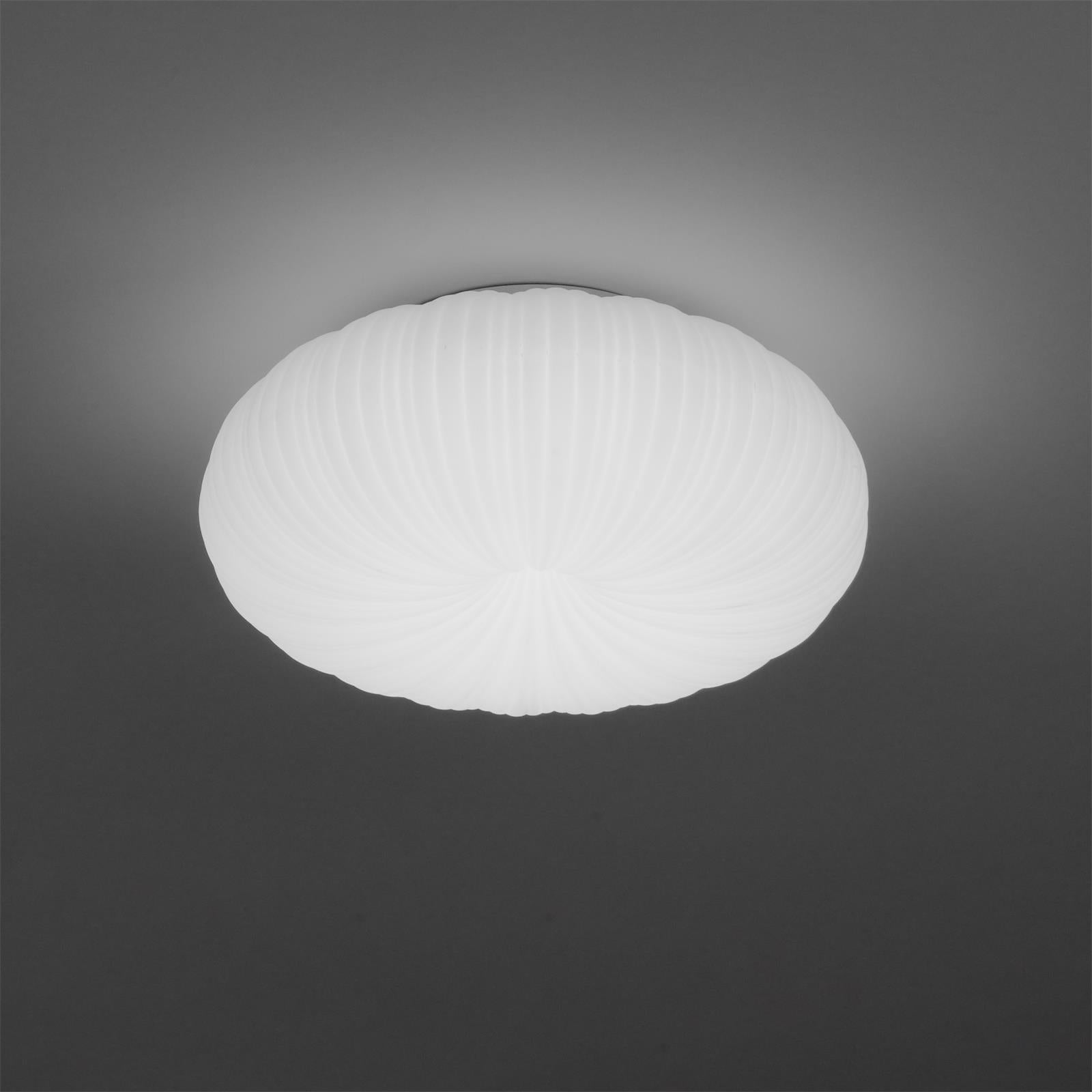 Luz de teto LED moderna — regulável, com controlo remoto e definições de luminosidade com vários modos