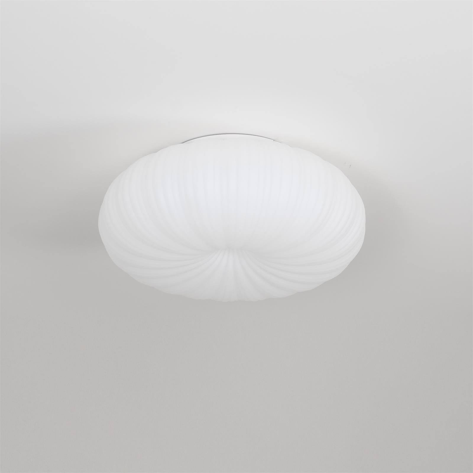 Luz de teto LED moderna — regulável, com controlo remoto e definições de luminosidade com vários modos