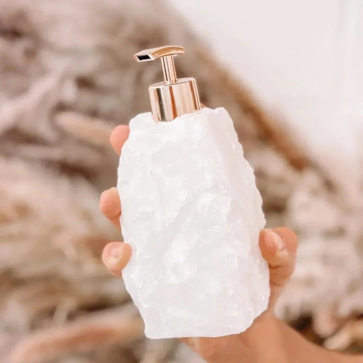 Dozator de săpun lichid din cristal — pompă elegantă pentru blatul din baie
