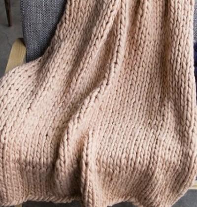Hygge-Decke aus grobem Strick - Weich, warm & hypoallergen