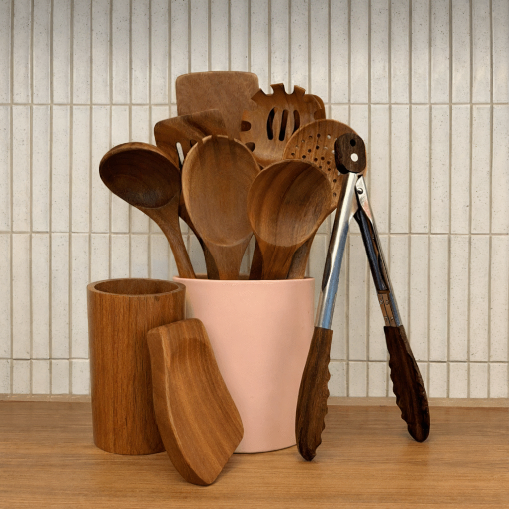 12-teiliges Küchenutensilien-Set aus Teak- und Akazienholz — Aufbewahrungsblock für die Arbeitsplatte