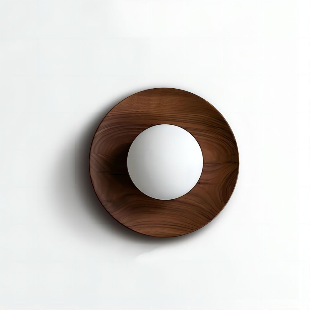 Weiße Wandleuchte aus Naturholz — schlichtes minimalistisches Design