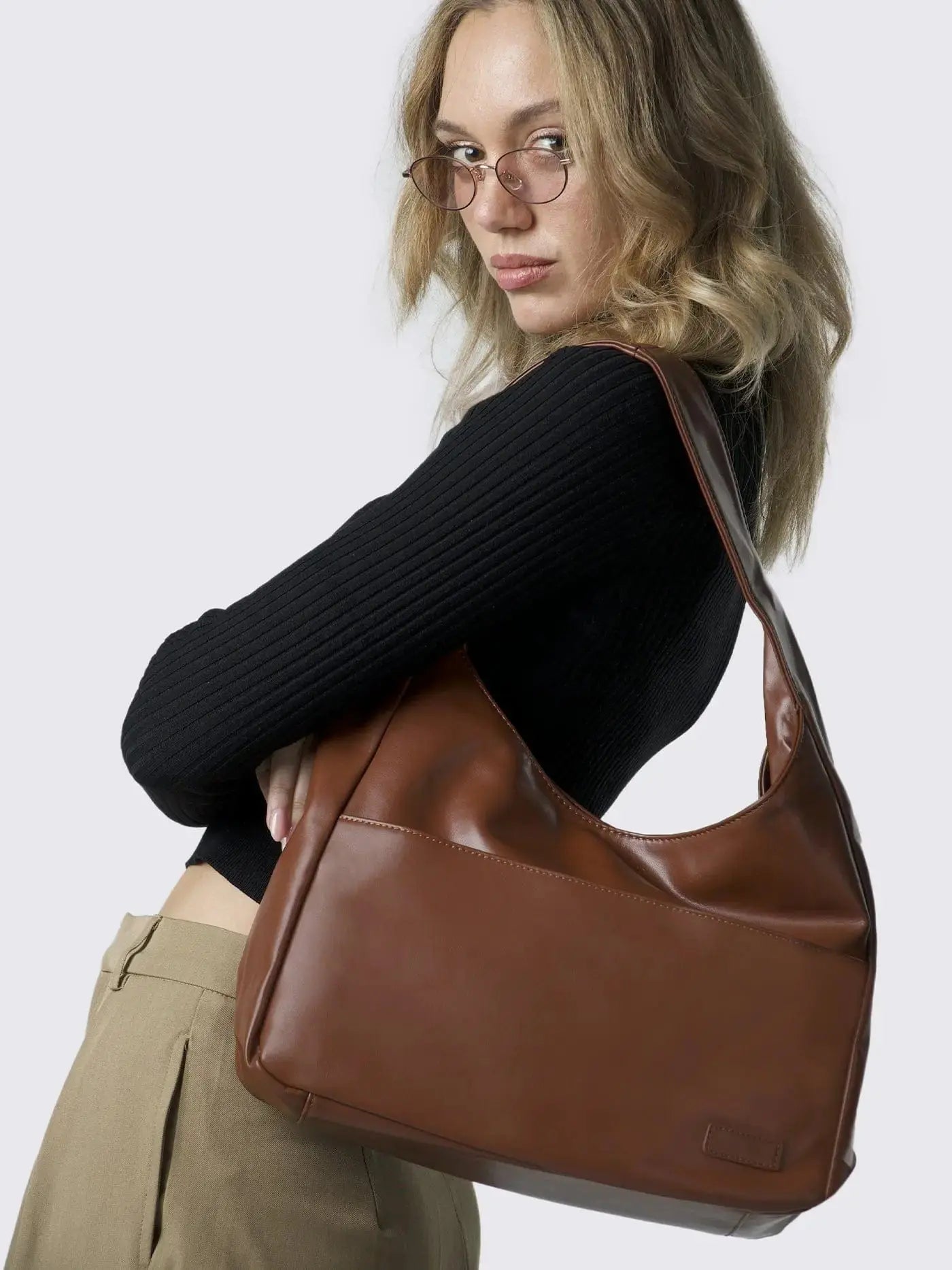 Timeless Bucket Shape Handbag — Structured Design, Spacious Interior