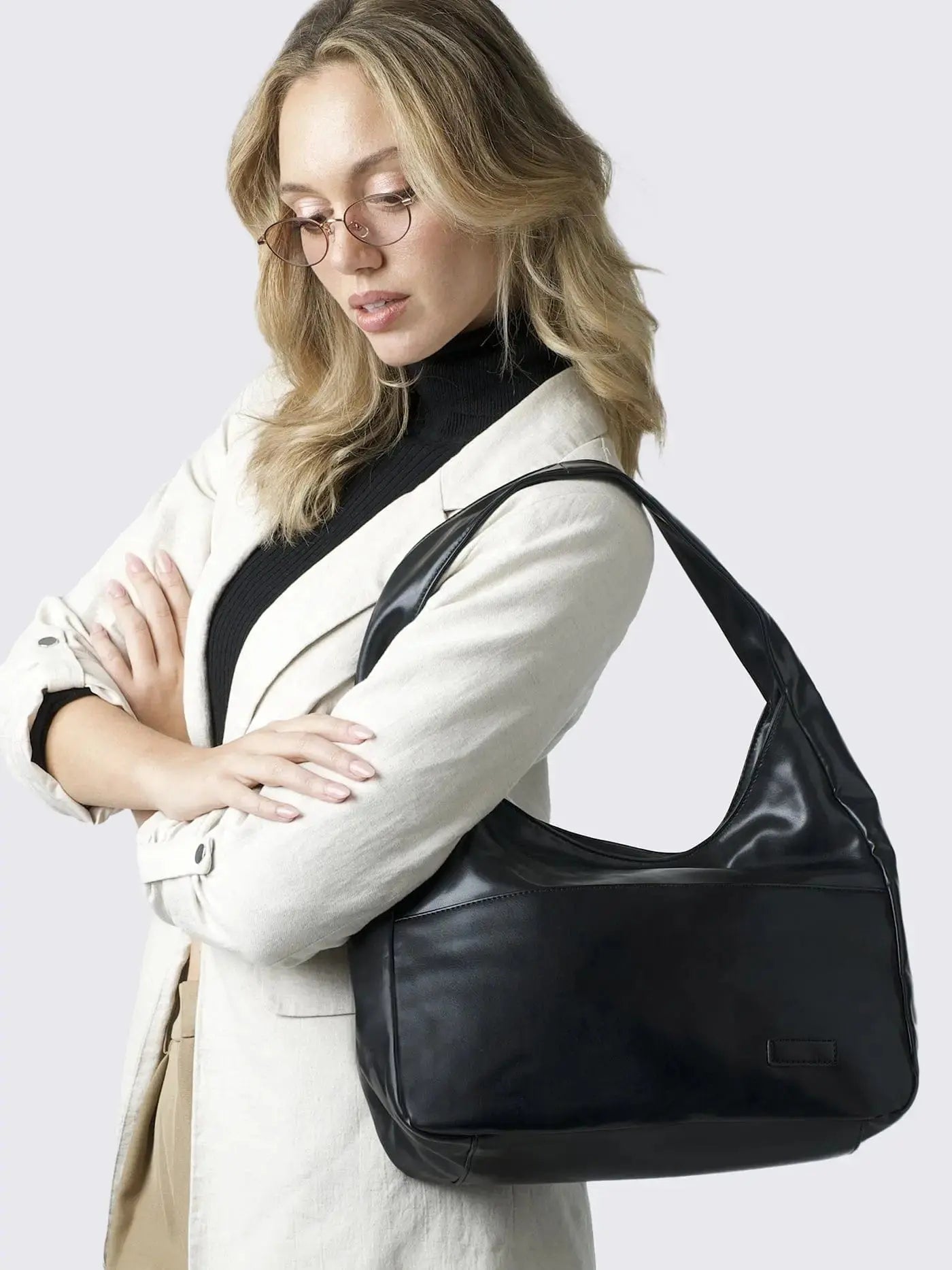 Timeless Bucket Shape Handbag — Structured Design, Spacious Interior