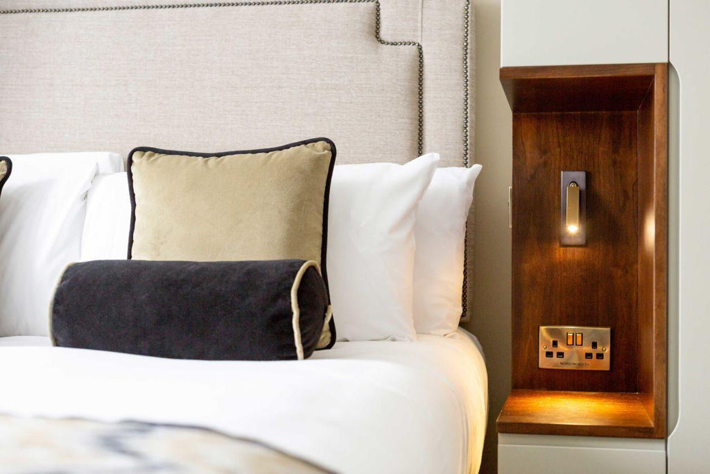 NexaWall Recessed Bedside Light — Integrated Flush-Mount Wall Lamp