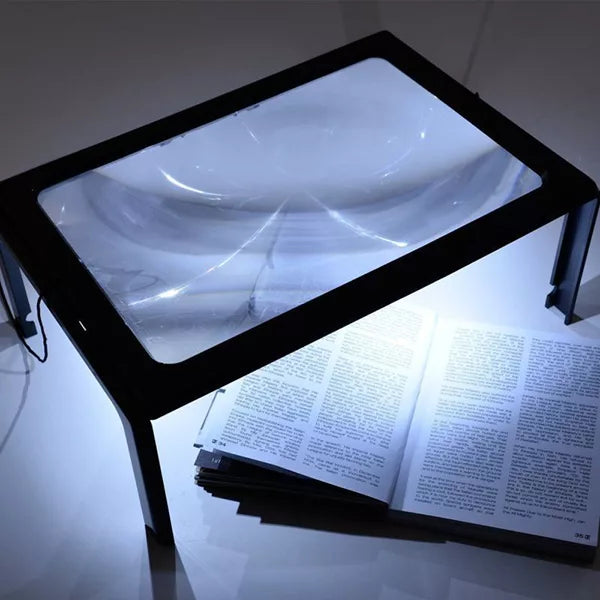 LEDライト付き読書用3倍拡大鏡｜フィリンドラ