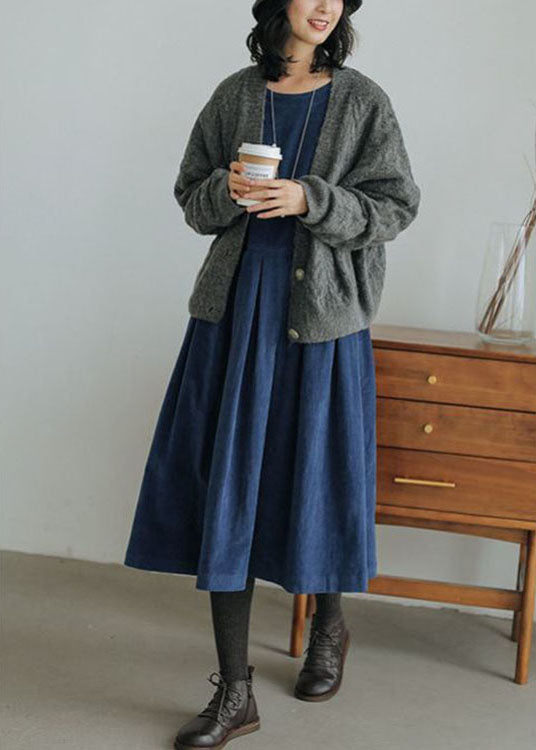 Kleid aus Cord in Französischem Blau in Übergröße - Knopf-Patchwork, Taschen