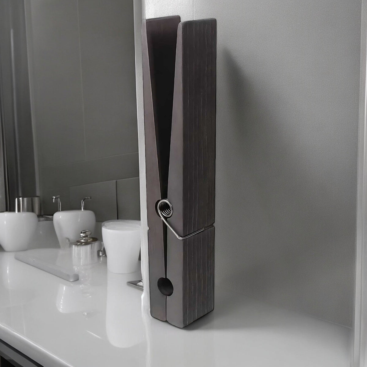 Porta-asciugamani a forma di molletta gigante GiantClip — robusto meccanismo a molla