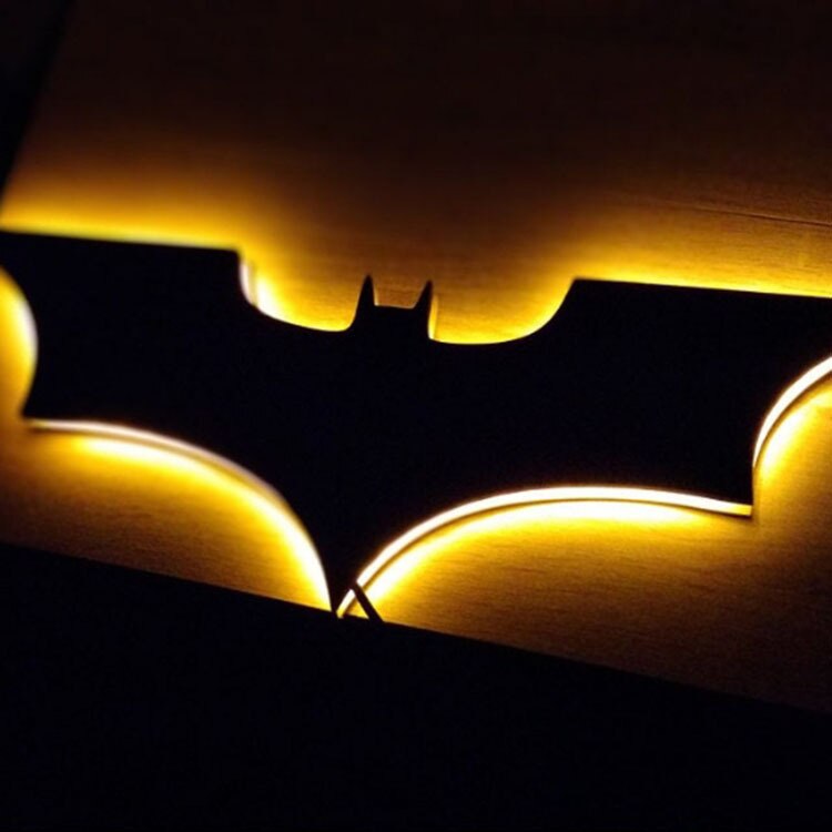 Επιτοίχιο φωτιστικό LED Batman — Ασύρματο τηλεχειριστήριο, αλλαγή χρωμάτων